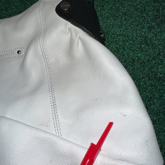 B Makowsky Shoulder Bag White Leather Handbag BLack Shoulder Strap Zip Pockets - Picture 14 of 16